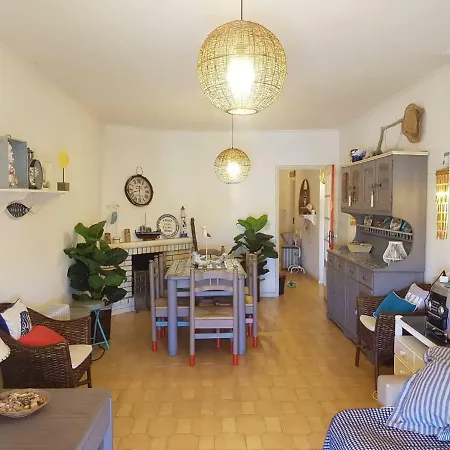 Sunny Holidays Apartment